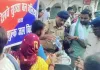 Indian Railway : बलिया में ट्रेन यात्रियों को आरपीएफ ने पिलाया पानी