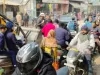 Shahjahanpur News: ट्रैफिक का दबाव बढ़ा तो अंटा चौराहा पर फट गई पेयजल लाइन, दो दिन से चल रहा मरम्मत का प्रयास