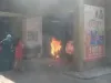 शाहजहांपुर एसपी कार्यालय परिसर में युवक ने खुद को लगाई आग