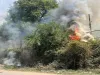 प्रयागराज: कमांडेंट बंगले के पीछे लगी आग