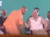 मंच पर पीएम मोदी ने सीएम योगी के साथ किया कुछ ऐसा कि वीडियो हो गया वायरल, देखिए