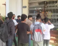 BHU में छात्रों का हंगामा, प्रवेश प्रक्रिया में धांधली का आरोप लगाकर कर रहे प्रदर्शन   