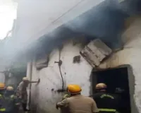 लखनऊ: सेवई फैक्ट्री में लगी भीषण आग, दो घंटे की कड़ी मशक्कत के बाद दमकल कर्मियों ने पाया काबू