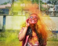 Holi Celebrations: होली पर रंगों से नहीं खराब होंगे बाल! सिर पर लगाएं ये तेल