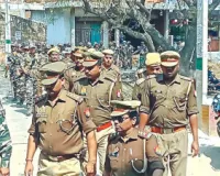 Fatehpur: लोकसभा चुनाव से पहले संवेदनशील गांवों में पुलिस ने किया फ्लैग मार्च; बड़ी संख्या में पुलिस फोर्स देख लोग हुए परेशान