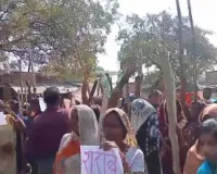 बलिया : शराब दुकान के पास युवक का शव मिलने पर ग्रामीणों ने काटा बवाल, प्रदर्शन के साथ रोकी रफ्तार