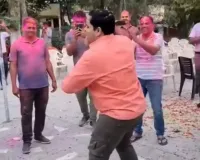 Happy Holi : जमकर वायरल हो रहा एसपी का डांस वीडियो, लोग खूब कर रहे है जिंदादिली की तारीफ