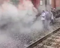 Burning Train: दानापुर-लोकमान्य तिलक होली स्पेशल ट्रेन में लगी आग, मची अफरातफरी