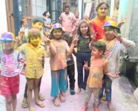 कासगंज: परंपरागत तरीके से मनाया गया होली का त्योहार, शहर से लेकर गांव तक जमकर बरसा रंग और गुलाल