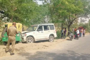 Ballia Road Accident: बलिया में ई-रिक्शा, कार और स्कॉर्पियो में टक्कर; दो को किया गया रेफर 
