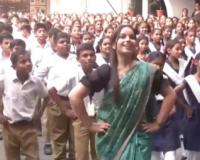 Ram Mandir Ayodhya: राम आयेंगे... स्कूल में भजन पर बच्चों ने जमकर किया डांस, शिक्षिका ने भी दिया साथ ; देखें Video 