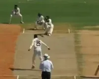 एक ओवर में 6 छक्के : बल्लेबाज ने लगाए छह बड़े हिट, देखें वीडियो