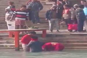 Haridwar News: मां-बाप बने जल्लाद, कैंसर पीड़ित मासूम को नदी में डुबाकर मार डाला, देखिए Live Video