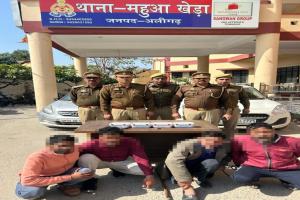 Aligarh News : लूटपाट करने वाले चार शातिर लुटेरे गिरफ्तार , चार लाख रुपये और  दो कार बरामद