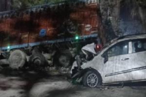 Jaunpur Road Accident: कार और ट्रक की टक्कर में पिता-पुत्र समेत परिवार के 6 लोगों की मौत, नजारा देख कांप उठी लोगों की रूह